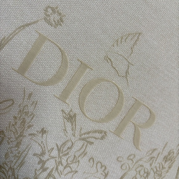 DIOR Cream Floral Cosmetics Pouch - Picture 7 of 13